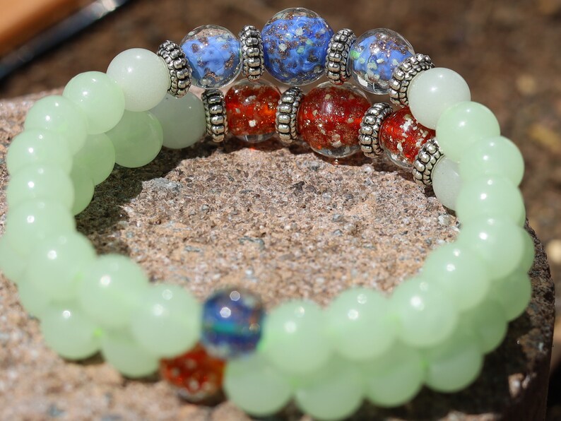 Glow in the dark - 2x bracelets glow in the dark green/ blue beads with amazing handcrafted red/ blue glow in the dark  lampwork beads.