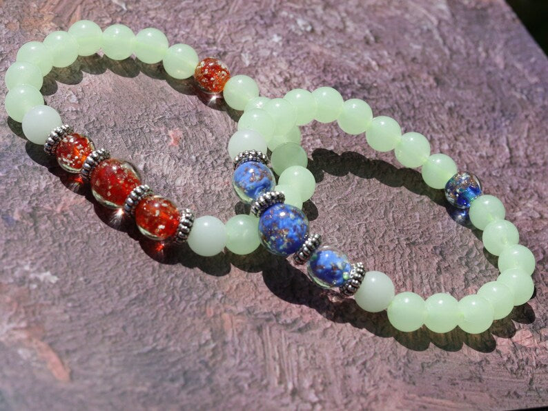 Glow in the dark - 2x bracelets glow in the dark green/ blue beads with amazing handcrafted red/ blue glow in the dark  lampwork beads.