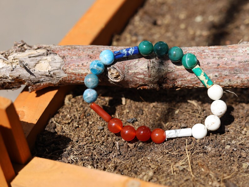 8 gemstones bracelet. Magnesite, Carnelian, Red Sea Sediment Jasper, Apatite. Jasper Cerise, Red Netstone, Dark Turquoise, Jasper Slate Blue