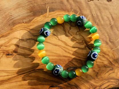 Trade beads jewelry. Green Cat Eye Beads, Round, 4x gold Cat Eye beads. With 4 fantastic Ghana powder Glass Trade Beads