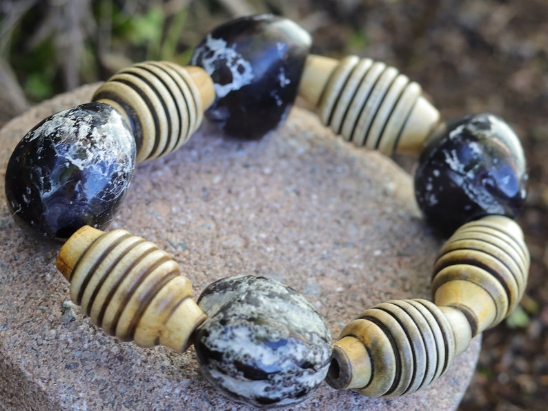 Big beautiful Horn gemstone bracelet jewelry with Lumbang seed black/white marble and Horn bead ribbed beads. Haḍīāṁ  Collection