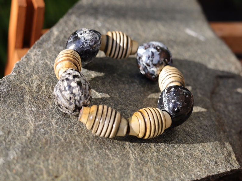 Big beautiful Horn gemstone bracelet jewelry with Lumbang seed black/white marble and Horn bead ribbed beads. Haḍīāṁ  Collection
