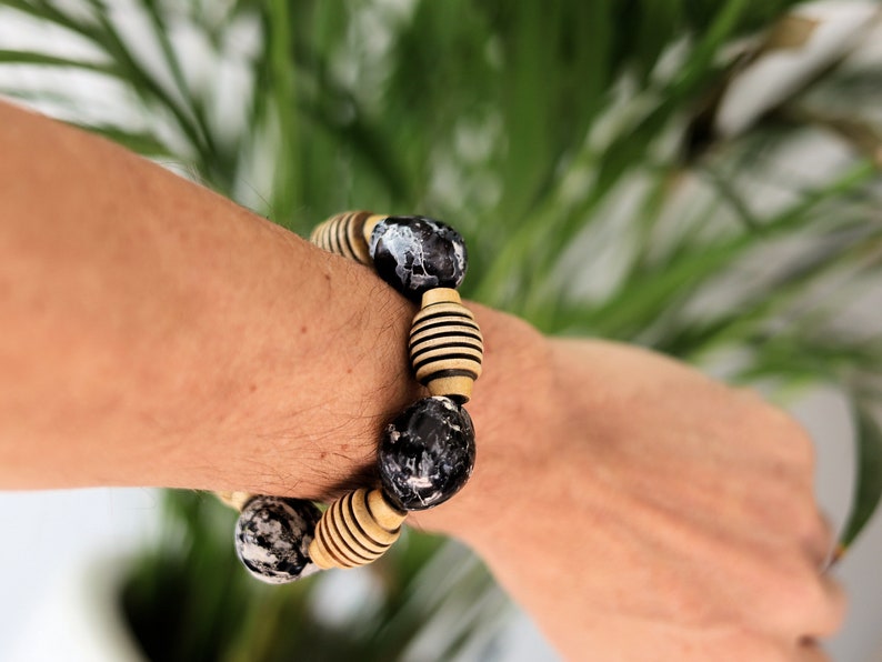 Big beautiful Horn gemstone bracelet jewelry with Lumbang seed black/white marble and Horn bead ribbed beads. Haḍīāṁ  Collection