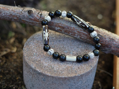 Obsidian Beads bracelet with Mixed cow bone from India . Suited for all kinds of occasions such as parties. Haḍīāṁ winter Collection