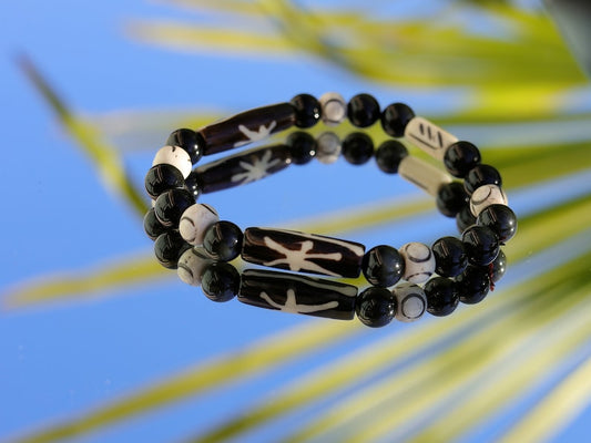 Obsidian Beads bracelet with Mixed cow bone from India . Suited for all kinds of occasions such as parties. Haḍīāṁ winter Collection