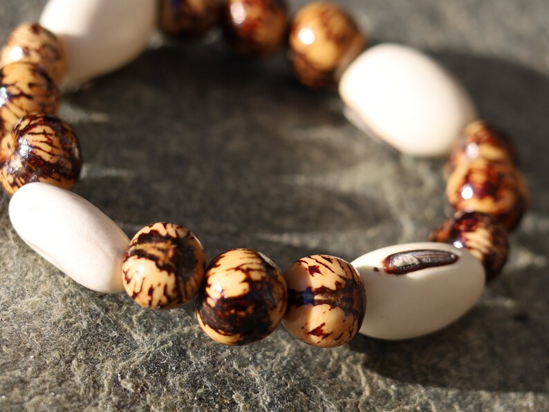 Unique Huayruro white bracelet with Acai rajado beads. Beautiful seeds, but also because they are a good luck symbol.