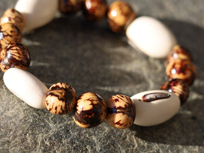 Unique Huayruro white bracelet with Acai rajado beads. Beautiful seeds, but also because they are a good luck symbol.
