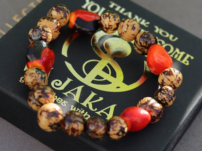 Unique Huayruro grande bracelet with Acai rajado beads. Beautiful seeds, but also because they are a good luck symbol.