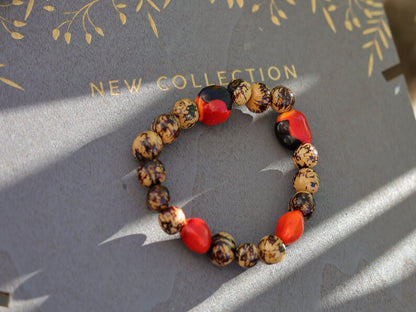 Unique Huayruro grande bracelet with Acai rajado beads. Beautiful seeds, but also because they are a good luck symbol.