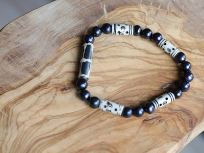 Tahitian Black Pearl Round Beads with Cream Tribal Tube Bone Beads. Bone gemstone jewelry. Haḍīāṁ Jewel winter Collection