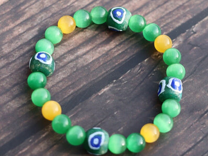 Trade beads jewelry. Green Cat Eye Beads, Round, 4x gold Cat Eye beads. With 4 fantastic Ghana powder Glass Trade Beads