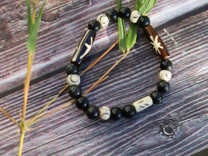 Obsidian Beads bracelet with Mixed cow bone from India . Suited for all kinds of occasions such as parties. Haḍīāṁ winter Collection
