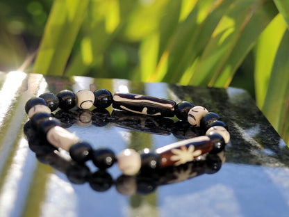 Obsidian Beads bracelet with Mixed cow bone from India . Suited for all kinds of occasions such as parties. Haḍīāṁ winter Collection
