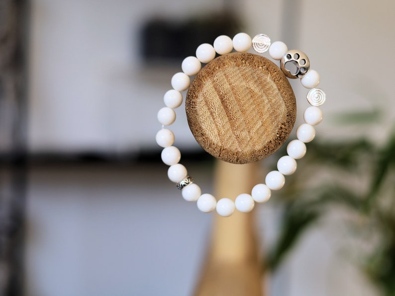 Pure white stone Tridacna bracelet with 925 Sterling Silver Pet Bead. With Sterling Silver Stardust Round Beads. Powerbeads to enhance