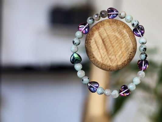 Natural Sesame Jasper/Kiwi Jasper 7mm bracelet combined with Heart Shaped Beads.  Believed to have grounding and calming properties.