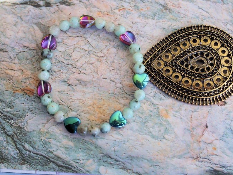 Natural Sesame Jasper/Kiwi Jasper 7mm bracelet combined with Heart Shaped Beads.  Believed to have grounding and calming properties.