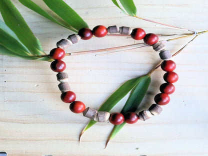 Lightweight unique combination Raja Kayu with Tulsi Japa beads. The Supreme King in the forest among all different spieces of trees.