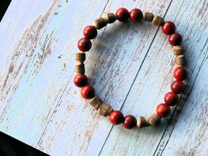 Lightweight unique combination Raja Kayu with Tulsi Japa beads. The Supreme King in the forest among all different spieces of trees.