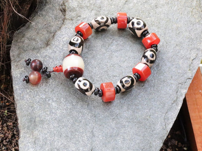 Tibetan DZI Beads Bracelet Old Agate 3 Eyes Beads Elastic Rope Hand String. Stabilize your energy and remove any obstacles
