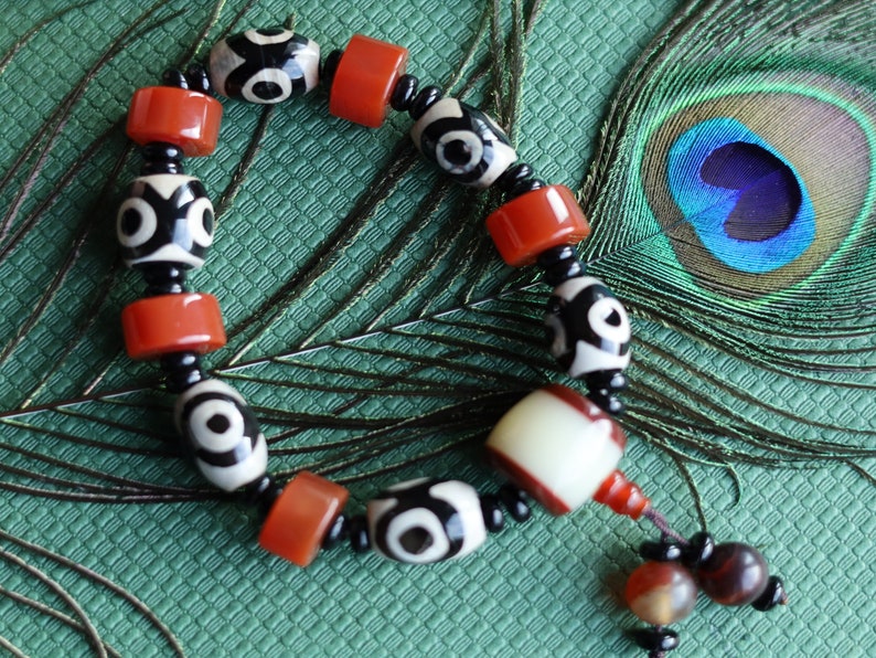 Tibetan DZI Beads Bracelet Old Agate 3 Eyes Beads Elastic Rope Hand String. Stabilize your energy and remove any obstacles