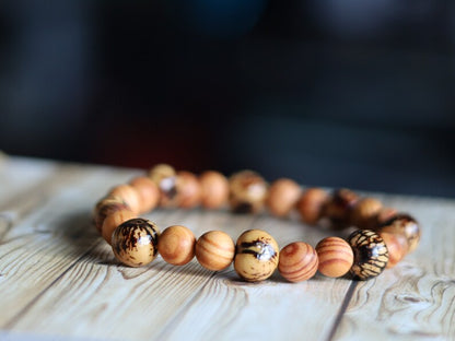 Lightweight rare combination Matte Raja Kayu Wood and muruci beads also come from our purveyor the palm tree. Free offer gift wrapping