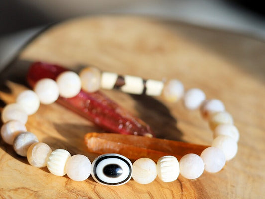 Natural Bamboo Leaf Agate Beaded bracelet with bone, Batik and glass bead. Lucky pearls! sweet and loving energy it stimulates the spirit