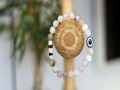 Natural Bamboo Leaf Agate Beaded bracelet with bone, Batik and glass bead. Lucky pearls! sweet and loving energy it stimulates the spirit