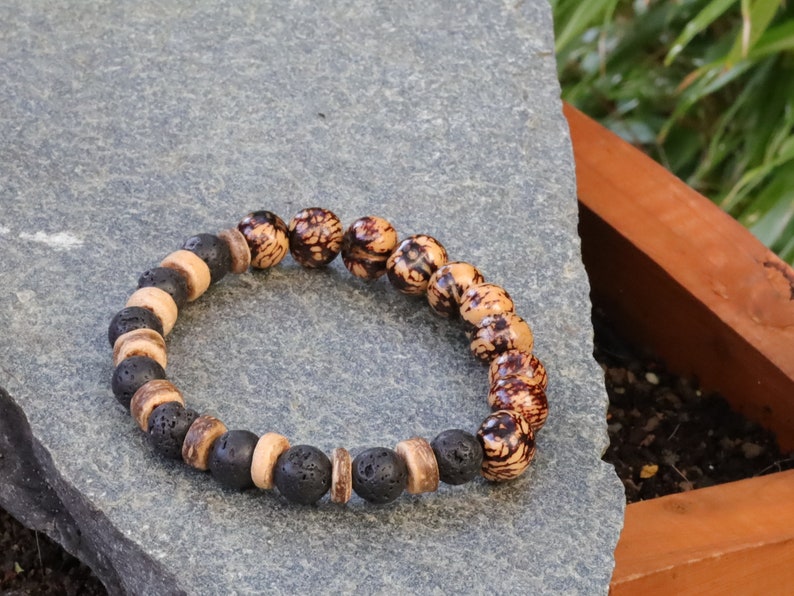 Muruci beaded bracelet. Also come from our purveyor the palm tree. Free offer gift wrapping with Wajakaa ECO jewelry box