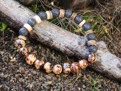 Muruci beaded bracelet. Also come from our purveyor the palm tree. Free offer gift wrapping with Wajakaa ECO jewelry box