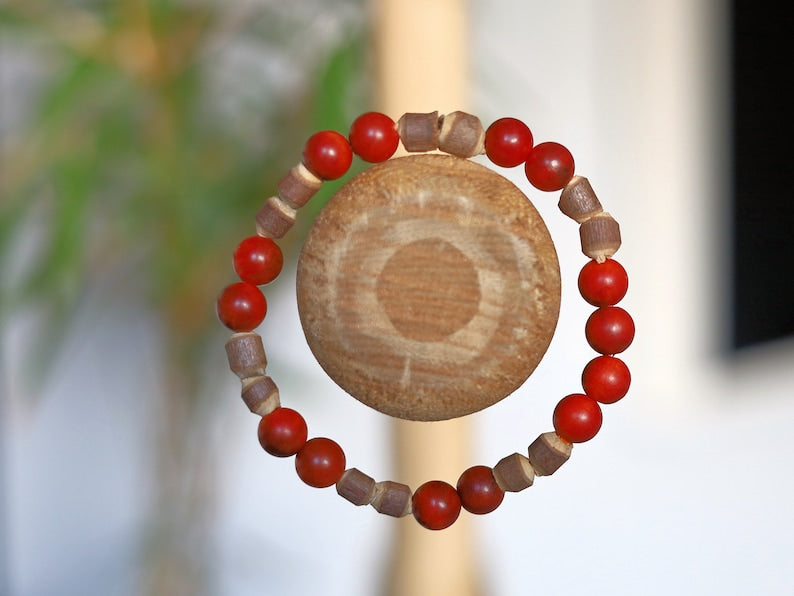 Lightweight unique combination Raja Kayu with Tulsi Japa beads. The Supreme King in the forest among all different spieces of trees.
