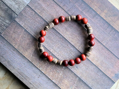 Lightweight unique combination Raja Kayu with Tulsi Japa beads. The Supreme King in the forest among all different spieces of trees.