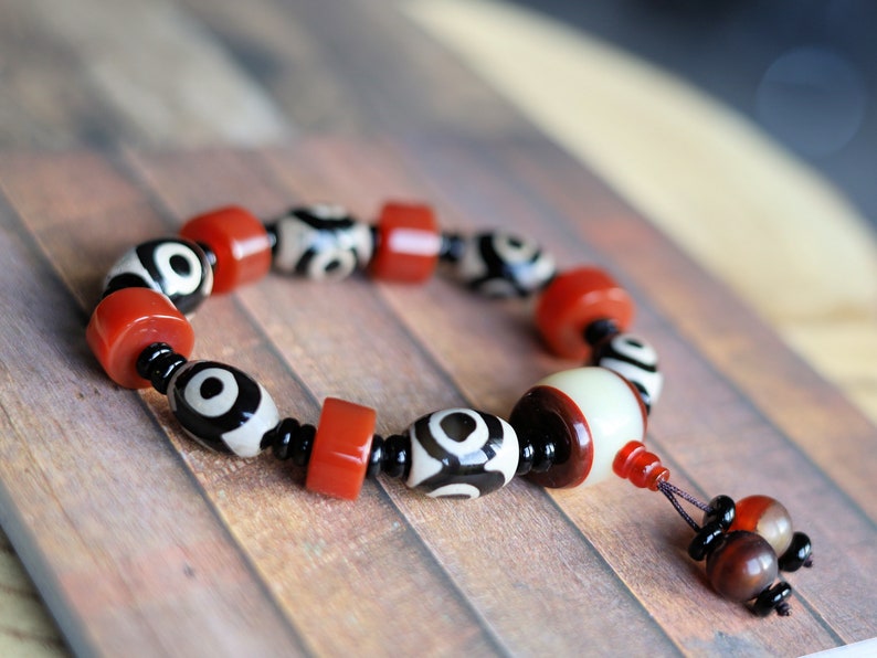 Tibetan DZI Beads Bracelet Old Agate 3 Eyes Beads Elastic Rope Hand String. Stabilize your energy and remove any obstacles