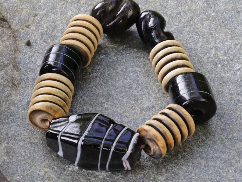 Big beautiful Horn gemstone bracelet jewelry with clay beads in different models. Bone jewelry is fashionable, suited all kinds of occasions