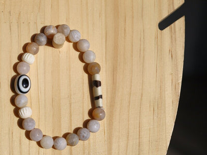 Natural Bamboo Leaf Agate Beaded bracelet with bone, Batik and glass bead. Lucky pearls! sweet and loving energy it stimulates the spirit
