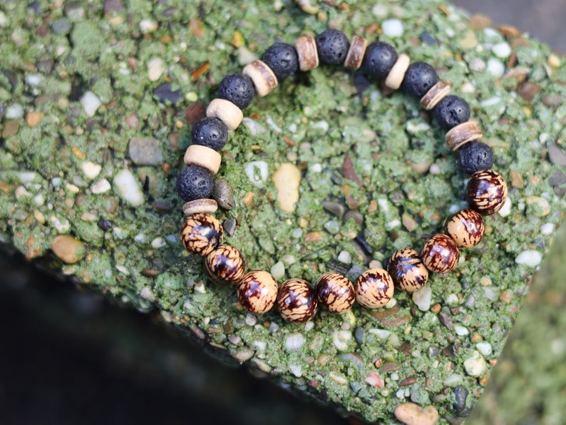Muruci beaded bracelet. Also come from our purveyor the palm tree. Free offer gift wrapping with Wajakaa ECO jewelry box