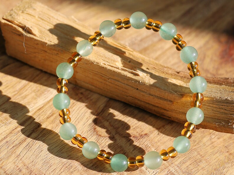 The Bāla Sagrahi Kids Collection. Children's Size Green Aventurine 6 mm Gemstone Bracelet with Preciosa Rocailles Czech glass. Gift for Kids
