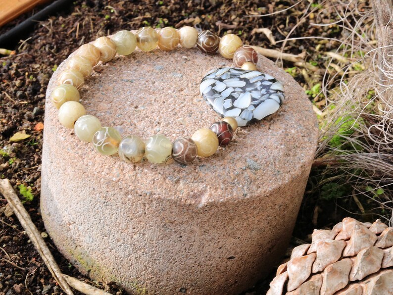 Unique Shell bead heart 30 mm black grey with rare Chinese Old Jade Hand Carved *RuYi* Round Beads. good fortune in Chinese folklore