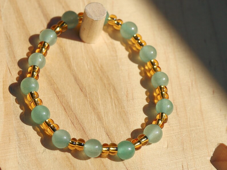 The Bāla Sagrahi Kids Collection. Children's Size Green Aventurine 6 mm Gemstone Bracelet with Preciosa Rocailles Czech glass. Gift for Kids