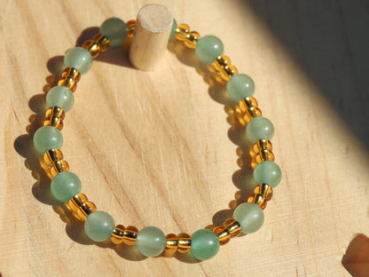 The Bāla Sagrahi Kids Collection. Children's Size Green Aventurine 6 mm Gemstone Bracelet with Preciosa Rocailles Czech glass. Gift for Kids