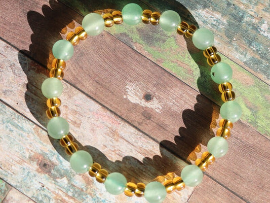 The Bāla Sagrahi Kids Collection. Children's Size Green Aventurine 6 mm Gemstone Bracelet with Preciosa Rocailles Czech glass. Gift for Kids