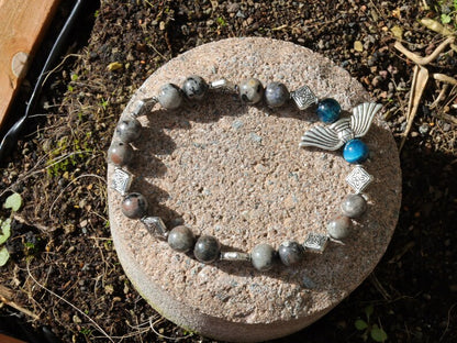 Flame Stone Beads Yooperlite with Silver bead standard with wings combined with 2x Blue Tiger Eye and Spacer Cube Square Diamond Diamond.