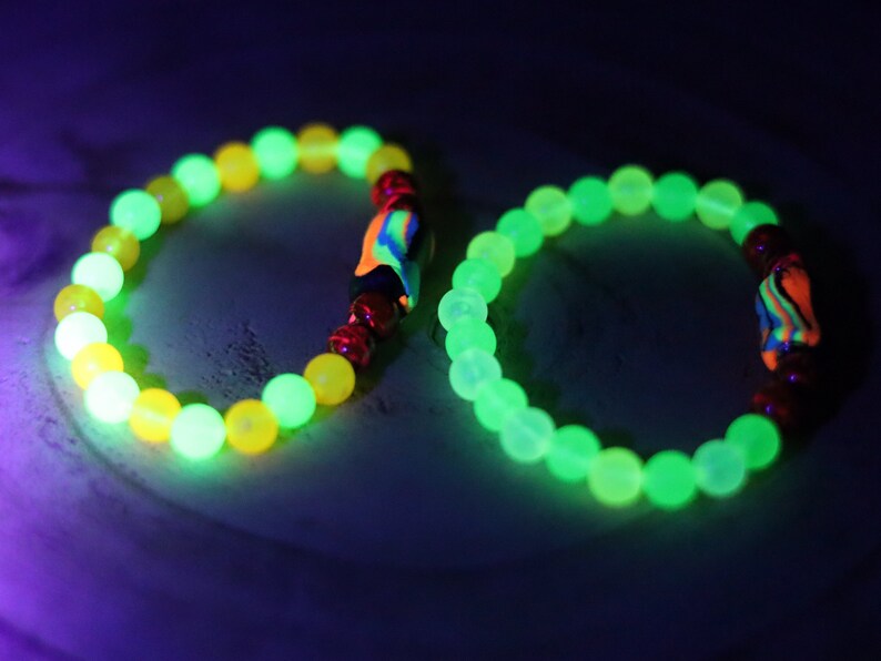Glow in the dark - 2x bracelets mixed colored beads combined with clay Blacklight beads and ink purple color beads.