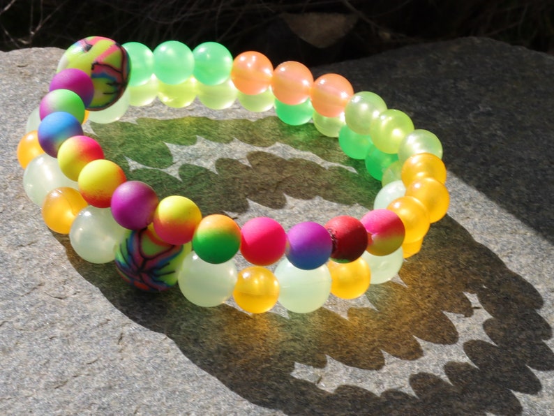 Glow in the dark - 2x bracelets UV Reactive Fluorescent Beaded Bracelets with glow in the dark. Combined with clay Blacklight beads.