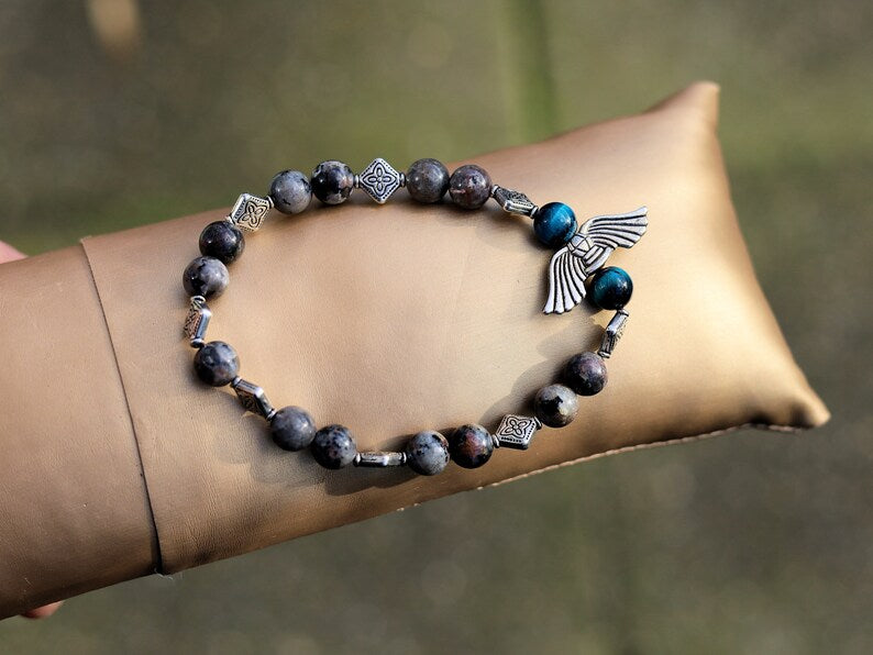 Flame Stone Beads Yooperlite with Silver bead standard with wings combined with 2x Blue Tiger Eye and Spacer Cube Square Diamond Diamond.