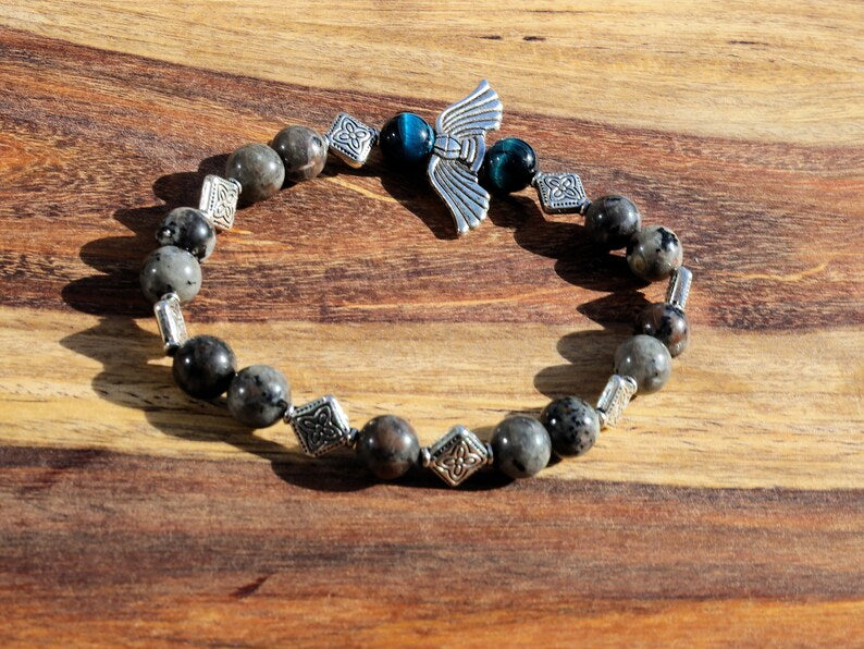 Flame Stone Beads Yooperlite with Silver bead standard with wings combined with 2x Blue Tiger Eye and Spacer Cube Square Diamond Diamond.