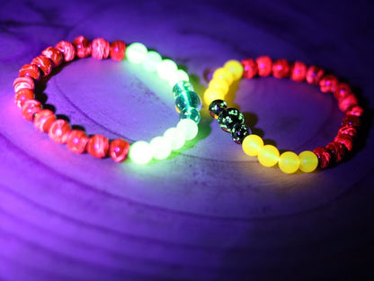 Glow in the dark - 2x bracelets glow in the orange/ green beads combined with amazing handcrafted glow in the dark lampwork beads.
