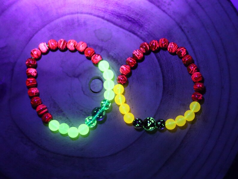 Glow in the dark - 2x bracelets glow in the orange/ green beads combined with amazing handcrafted glow in the dark lampwork beads.