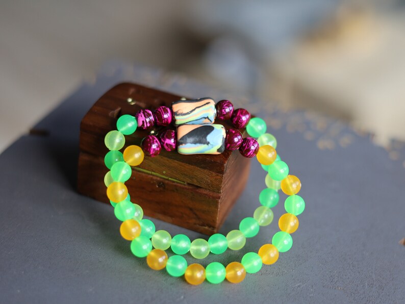 Glow in the dark - 2x bracelets mixed colored beads combined with clay Blacklight beads and ink purple color beads.