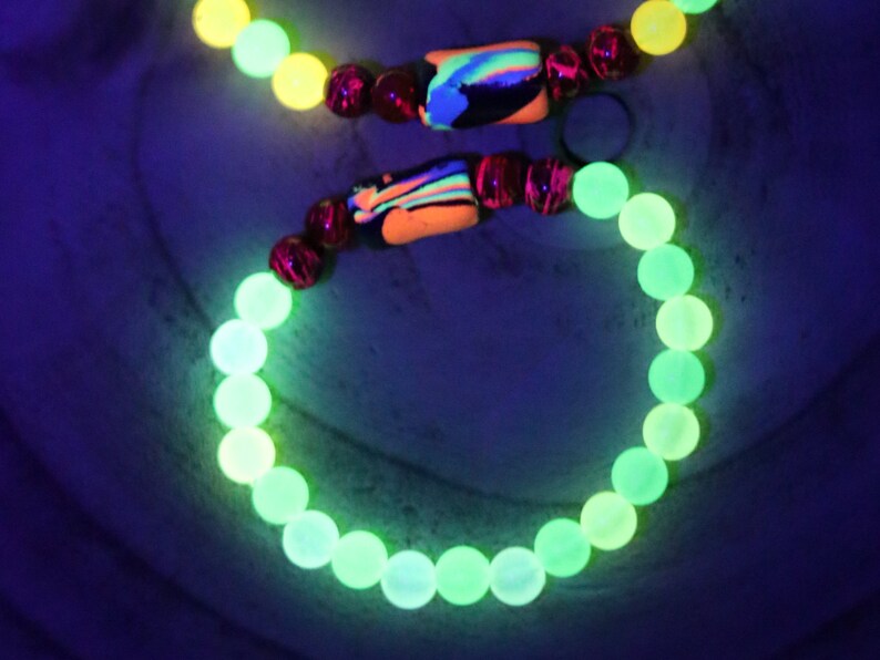 Glow in the dark - 2x bracelets mixed colored beads combined with clay Blacklight beads and ink purple color beads.