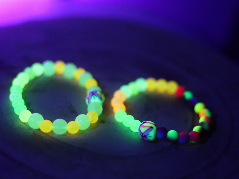 Glow in the dark - 2x bracelets UV Reactive Fluorescent Beaded Bracelets with glow in the dark. Combined with clay Blacklight beads.